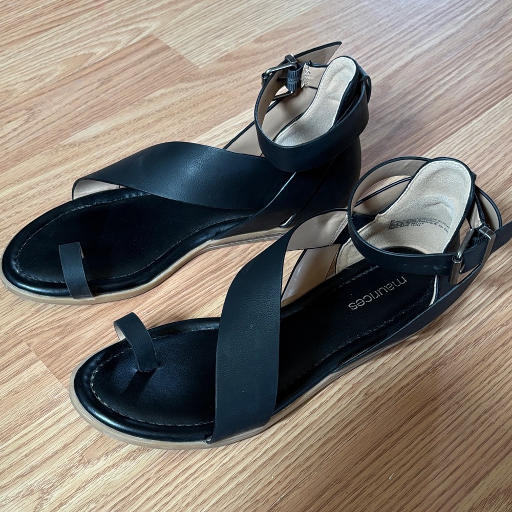 Maurice’s Black strapped Sandals